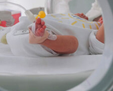"Времени ждать нет": новорожденную Викусю сковал инсульт, неравнодушных просят откликнуться