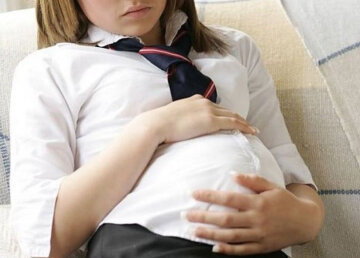 Семиклассница беременна от 10-летнего мальчика: появилось фото юных влюбленных
