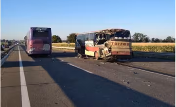 Автобуси з людьми розбилися на одеській трасі, є жертви: деталі і кадри з місця ДТП