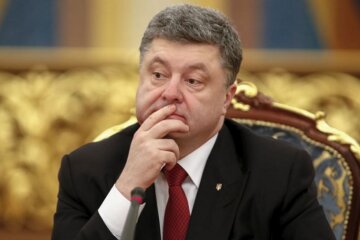 18 країн за бюджетні кошти: скільки витратив Порошенко на закордонні поїздки за рік