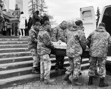 Жизни отца и сына оборвались в один день: украинцы провели Героев в последний путь, фото