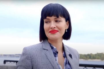 Модница Астафьева вспомнила о главном стильном аксессуаре своей молодости: "Было у всех девушек"
