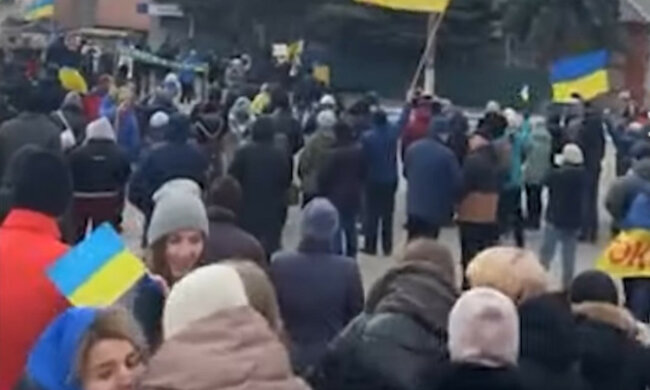 украинцы в захваченном городе, протест