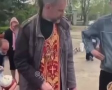 "Ярослав, ти що, крадеш?": помічника священика спіймали на крадіжці, відео
