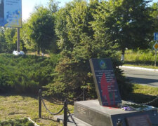 "Только с памятниками могут воевать": в Лисичанске осквернили память воинов АТО, кадры