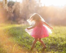Joy-girl-child-pink-skirt-summer-sunshine_1920x1200