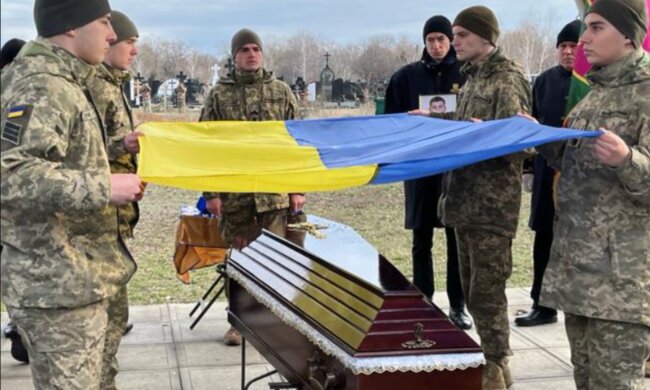 "Низько схиляємо голови у скорботі": в Одесі попрощались з Героєм, йому було всього 24 роки