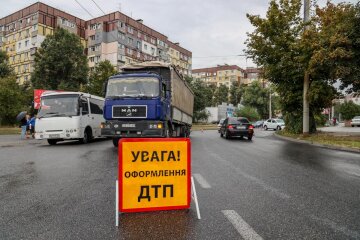 Вантажівка влаштувала фатальну ДТП на Харківщині: лікарі не змогли допомогти, кадри трагедії
