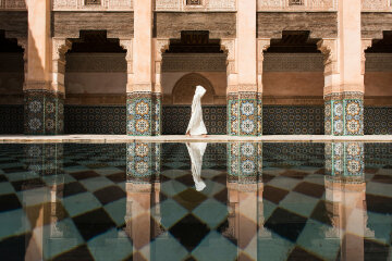 Even though there were a lot of people in Ben Youssef, still here was more quiet and relaxing compare to the street outside in Marrakesh. I was waiting for the perfect timing to photograph for long time.
