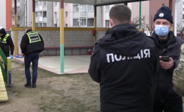 Маленький Артем вийшов з дому і досі не повернувся, сім'я не знаходить собі місця: прикмети хлопчика