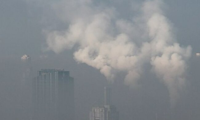 Нічим дихати: "брудне" повітря встановло рекорд в Києві