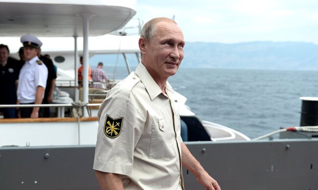 Владимир Путин на корабле