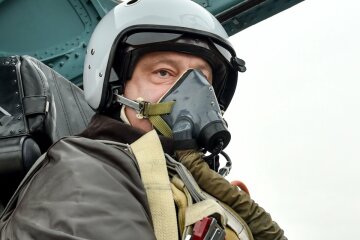 Соцмережі висміяли любов Порошенка до яблук (фото)