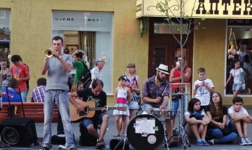 "Портят имидж": в Одессе объявили охоту на уличных музыкантов