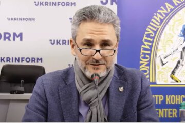 Геннадий Друзенко рассказал, что Конституция 1996 года включает в себя массу романтических вещей