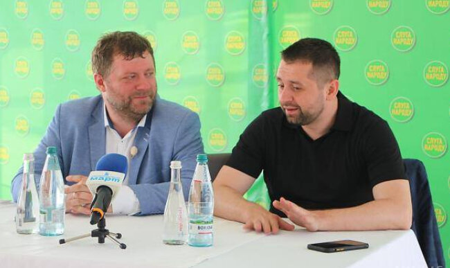 Скандал з "корабельною сосною" отримав несподіване продовження: "Цілий день їздимо в касках"