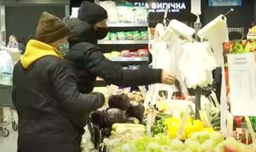 "Вступает в действие с 1 февраля": на сколько в Украине подорожают пластиковые пакеты