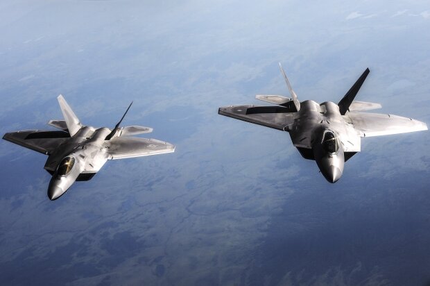 истребитель самолет F-22