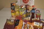 Безкоштовні продукти для ВПО та пенсіонерів у Харкові