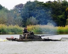 Як українські танки форсують річку: осінні навчання ЗСУ (фото)