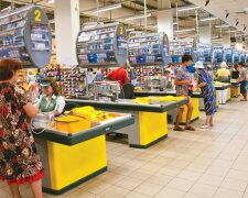 Украинцы стали жертвами магазинных мошенников: обманули прямо на кассе