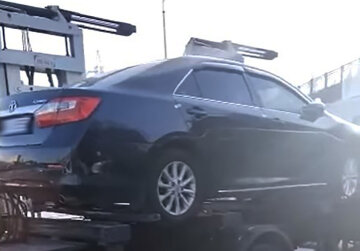 У украинцев показательно начали отнимать авто, видео: "Незаконный стиль жизни"