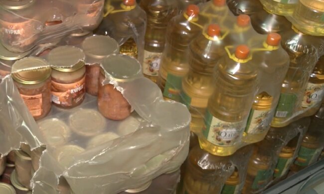 Безкоштовні продукти для ВПО та пенсіонерів у Харкові