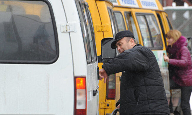 "Заробітку ніякого": маршрутник при всіх принизив героїв АТО під Дніпром