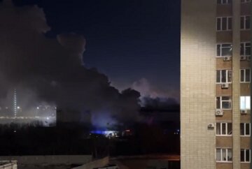 В россии полыхает ТЦ: столб дыма виден издалека, в городе пробки