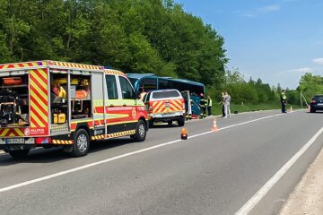 Ужасная авария с пассажирским автобусом унесла жизни людей на Тернопольщине: кадры с места ДТП