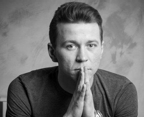 СМИ получили доказательства, что журналист Опанасенко формально трудоустроен, чтобы получить бронь от армии