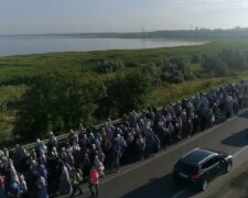 Масштабный Крестный ход парализовал Одессу: появилось видео