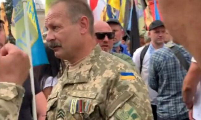 "Поки ще не пізно": Барні запропонували в бою довести справжність своїх нагород і відправитися на Донбас