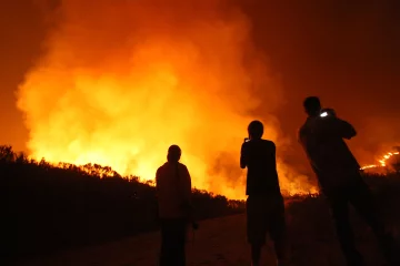 Santa Ana Winds And Hot Conditions Stoke Wildfire In Ventura County?