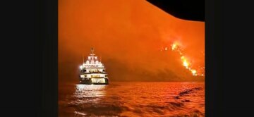 Грецькі ліси горять через феєрверки запущені з елітної яхти: пожежу могли влаштувати казахські бізнесмени
