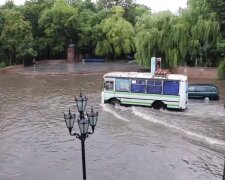Український курорт пішов під воду: "Дороги перетворилися на річки", кадри апокаліпсису