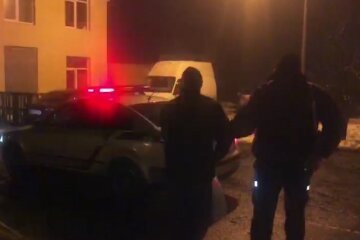 Розбійний напад на АЗС поставив на вуха поліцію Одещини, відео: "Зв'язали скотчем і..."