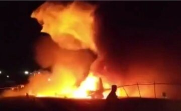 Самолет Минздрава с врачами рухнул и взорвался в аэропорту: кадры и детали огненной катастрофы