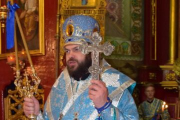 Архієпископ-тусовщик про бійку в барі: можливо, але не пам’ятаю