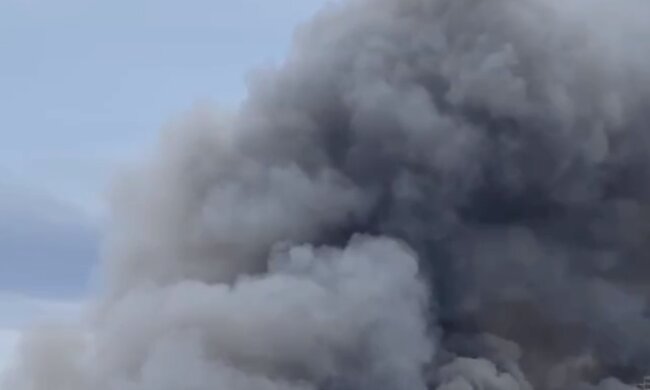 Оккупанты запустили ракету над АЭС, украинцев предупредили об угрозе утечки радиации: "Пролетела критически низко"