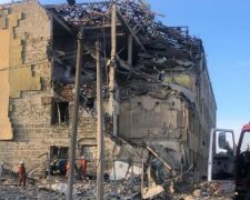 Ракетний обстріл пройшовся по Бердичеву: серед завалів шукають людей