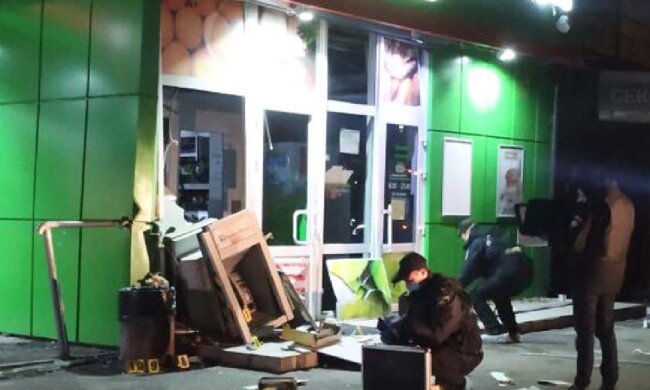 Потужний вибух прогримів в супермаркеті Києва, з'їхалися силовики: кадри ПП