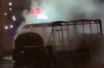 Потужний вибух прогримів під Києвом, маршрутка згоріла вщент: кадри моторошних наслідків