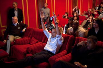 President-Barack-Obama-celebrated-touchdown-while-watching-2009