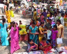 Террористы обстреляли индийский рынок, 14 погибших