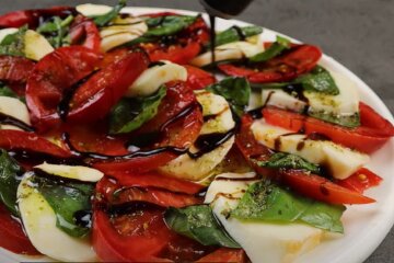 салат Капрезе