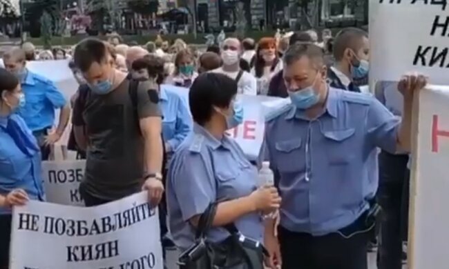 Кияни збунтувалися через відсутність зарплат, кадри: “Депутати, від вас залежить...”