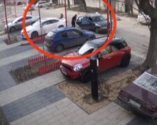 В Одесі серед білого дня стріляли в чоловіка: відео збройного нападу з'явилося в мережі