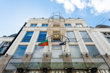 Фонд Андрея Матюхи присоединился к арт-инсталляции ORIGAMI for UKRAINE на фасаде киевского музея