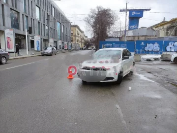 Водитель протаранил людей в центре Днепра: кадры с места ЧП